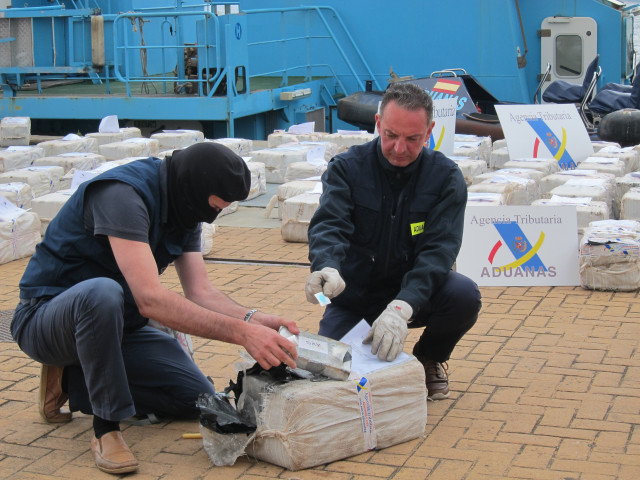 AV/AV.- O pesqueiro vasco apresado con 2.500 quilos de cocaína destinada a Galicia estaba vixiado tras pasar pola Coruña