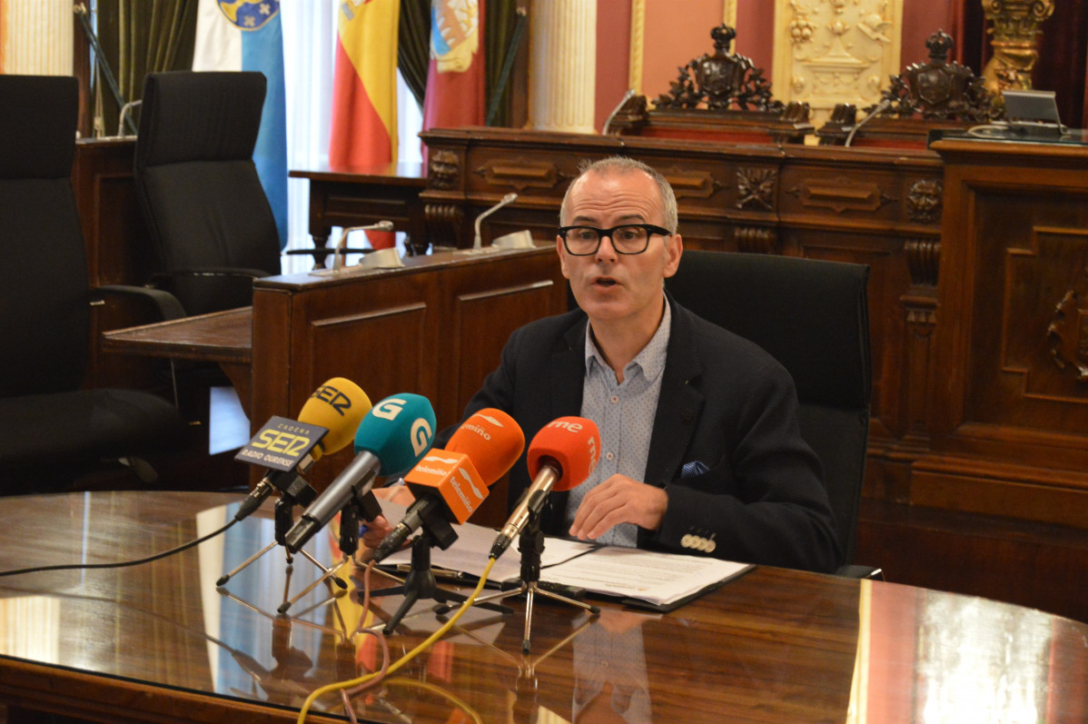 O alcalde de Ourense, Jesús Vázquez Abad, na rolda de prensa