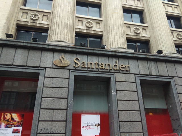 Santander asina cos sindicatos o ERE a 3.223 traballadores