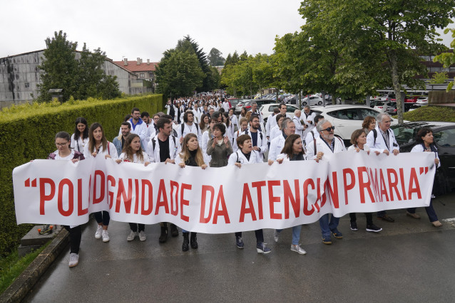 Manifestación en Santiago de Compostela  dos médicos de Atención Primaria de Galicia para solicitar maior tempo de atención aos seus pacientes