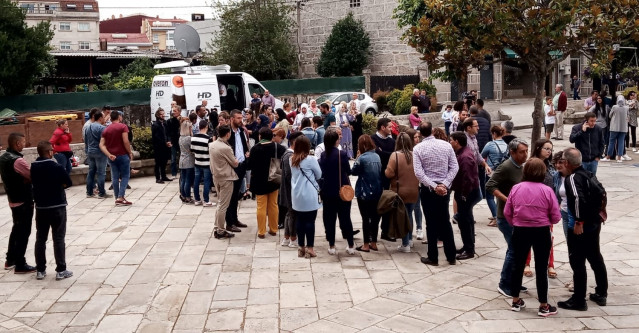 Os veciños de Salceda (Pontevedra) únense nunha concentración de condena tras o asasinato dun mozo este sábado