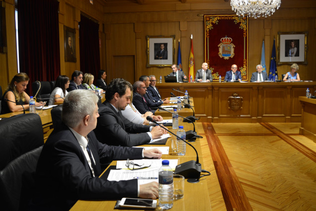 Pleno da Deputación de Ourense para decidir a repartición de asesores e recursos