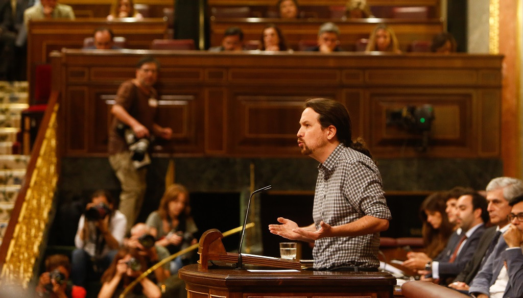 O secretario xeral de Unidas Podemos, Pablo Iglesias, intervén desde a tribuna do Congreso dos Deputados