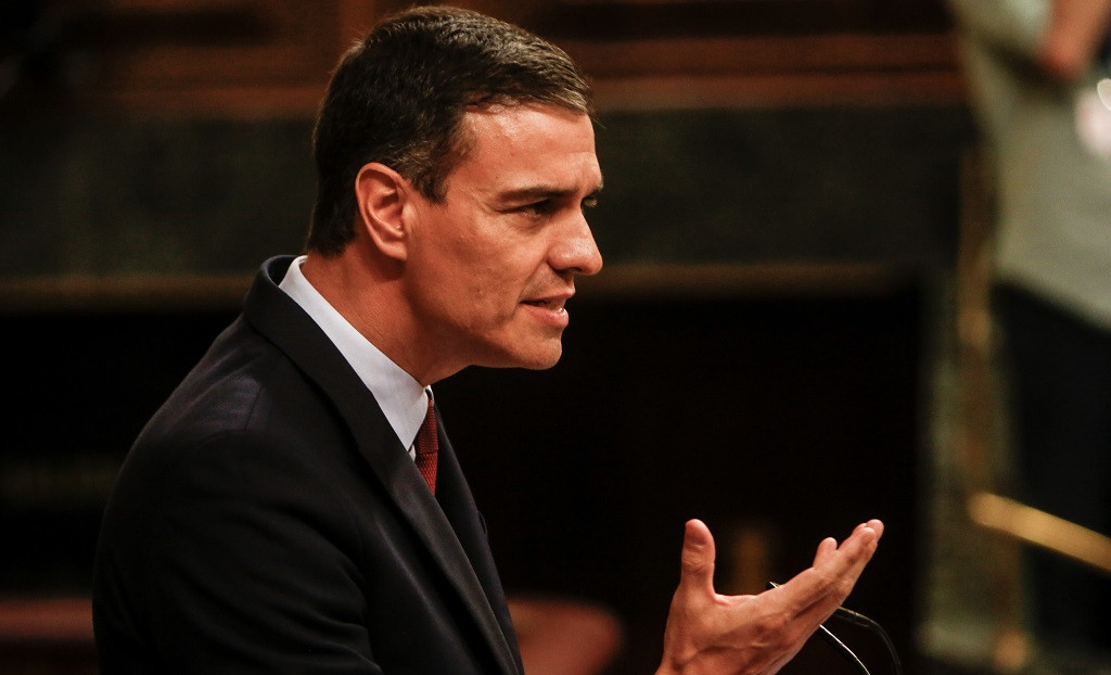 O presidente do Goberno en funcións e candidato do PSOE á reelección, Pedro Sánchez, intervén desde a tribuna do Congreso dos Deputados