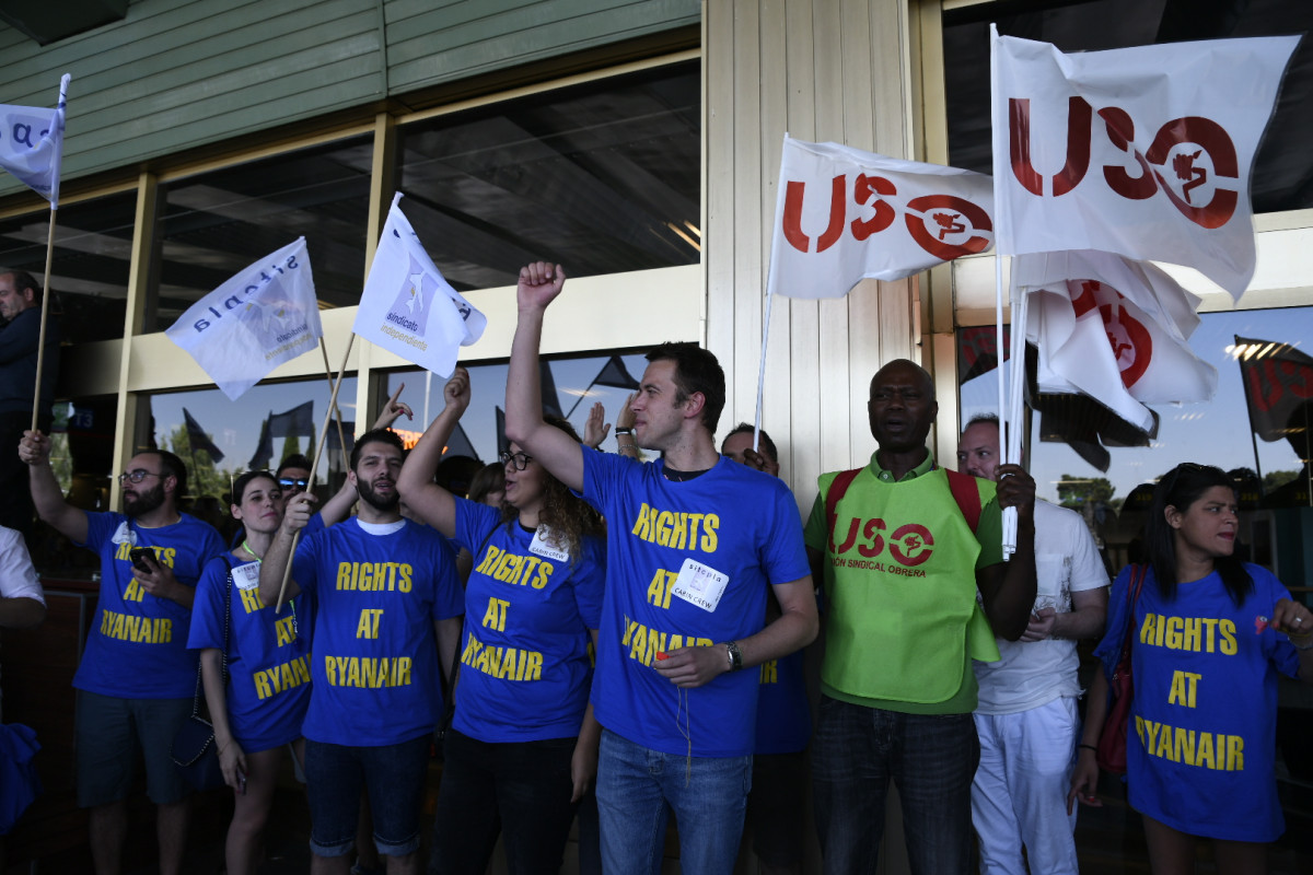 Trabajadoes de Ryanair protestan en eMadrid-Barallas Adolfo Suárez durante a folga de finais de xullo de 2018