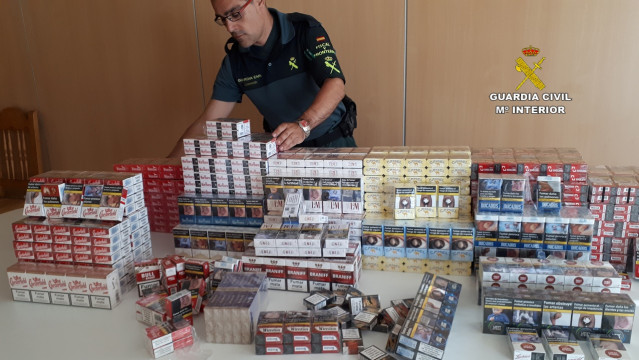 Intervidas máis de 1.600 paquetes de tabaco sen documentación fiscal en Mos (Pontevedra) .