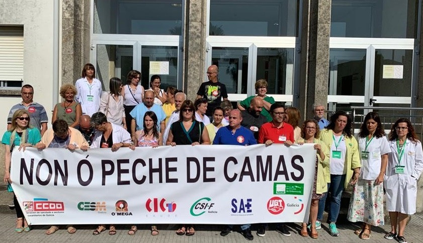 Concentración da comisión de centro de Santiago polo traslado da Unidade de Paliativos para denunciar a perda de camas e de persoal.