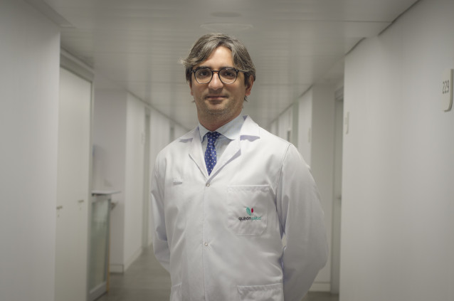 O doutor Diego González Rivas do Hospital Quirónsalud da Coruña.