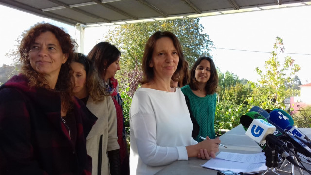 A deputada de Unidos Podemos Carolina Bescansa anuncia que renuncia ao seu escano