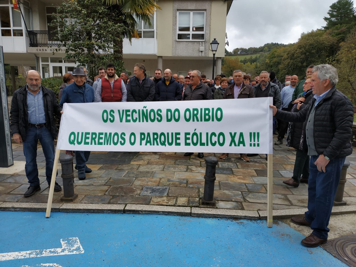Veciños de Samos e Triacastela nunha manifestación en defensa do parque eólico do Monte Oribio
