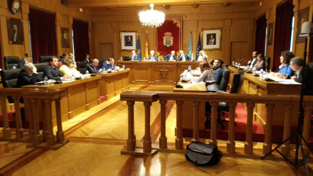 O pleno da Deputación de Ourense decide que o aparcadoiro Santa María Nai siga sendo de pago