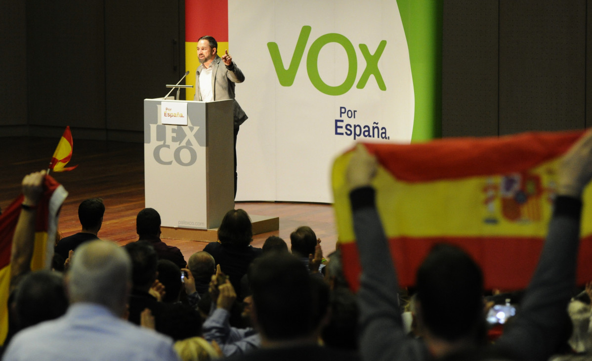 O presidente e candidato de Vox á Presidencia do Goberno, Santiago Abascal, participa nun mitin na Coruña.