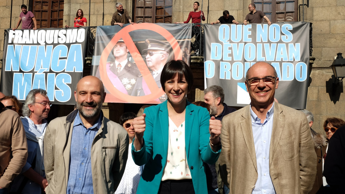 Néstor Rego, candidato do BNG ao Congreso pola Coruña; Ana Pontón, portavoz nacional do BNG e Francisco Jorquera, candidato á alcaldía da Coruña,no acto na Casa Cornide