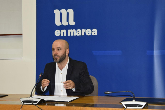 O portavoz do grupo mixto e de En Marea, Luís Villares, nunha rolda de prensa