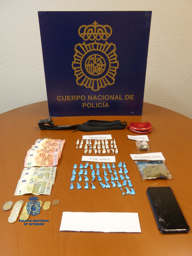 Material intervido a un detido en Ribeira(A Coruña) por tráfico de drogas.