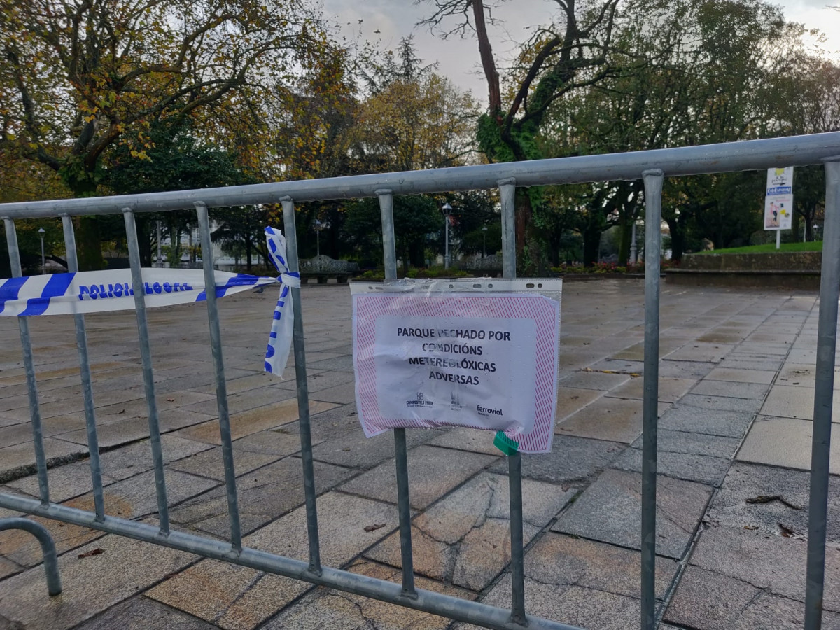 O Concello de Santiago pecha o acceso ao parque da Alameda polas condicións meteorolóxicas adversas e alerta de temporal