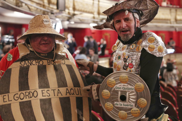 EuropaPress 2561128 Dous homes vestidos como Don Quixote e Sancho Pancha asisten á celebracin de