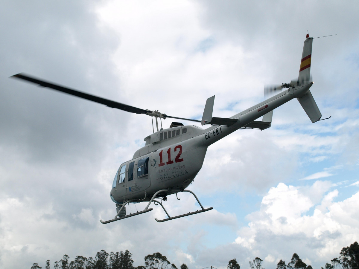 Helicóptero de emerxencias, do 112, en voo