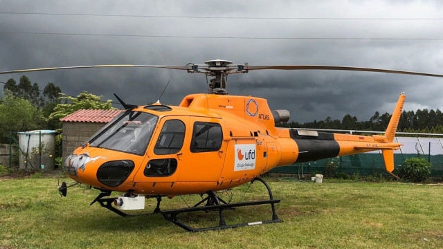 Helicóptero de UDF, distribuidora eléctrica de Naturgy, para liquidar as incidencias do temporal.