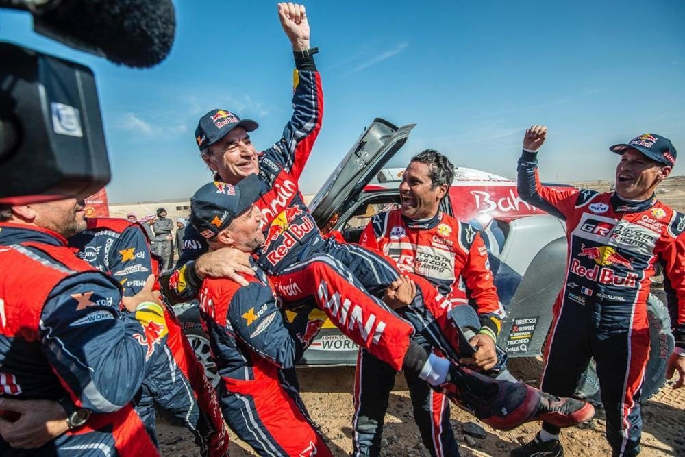 Sainz celebra o seu terceiro triunfo no Dakar