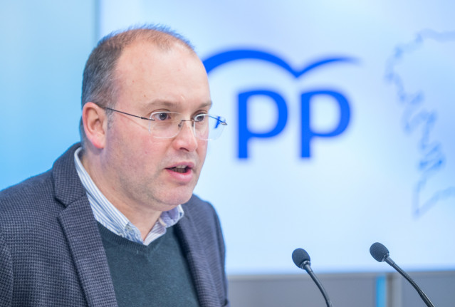 O secretario xeral do PP de Galicia, Miguel Tellado, en rolda de prensa.