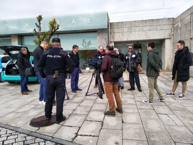 Policía impide unhas declaracións de sindicatos ante o rexistro de San Caetano