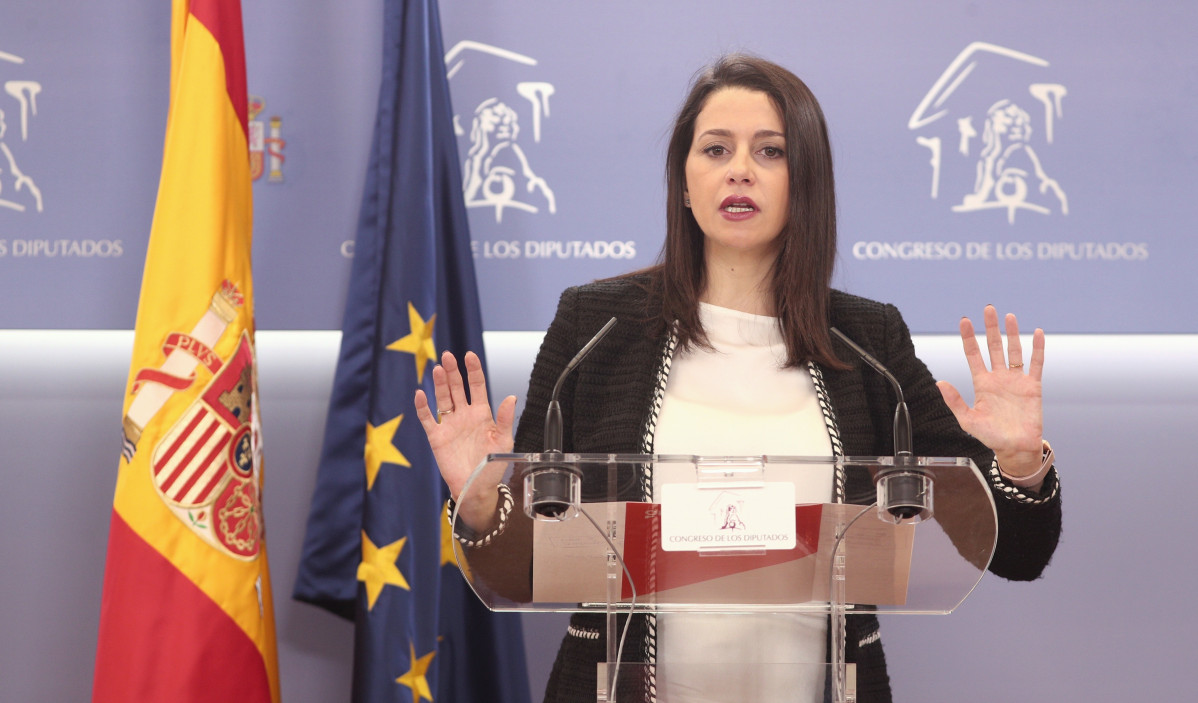 A portavoz de Cidadáns no Congreso, Inés Arrimadas, en rolda de prensa ante os medios, no Congreso dos Deputados, Madrid (España), ao 11 de febreiro de 2020.