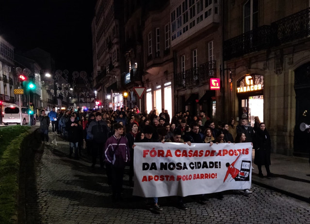 Manifestación contra as casas de apostas celebrada este mércores, día 19 de febreiro, en Santiago de Compostela