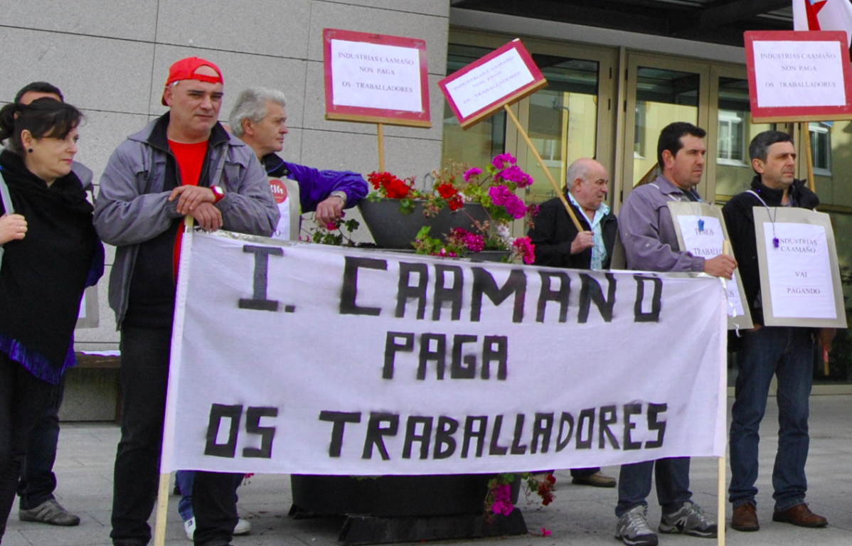 Unha pasada protesta en 2012 de traballadores de Industrias Caamau00f1ou fronte aos xulgados