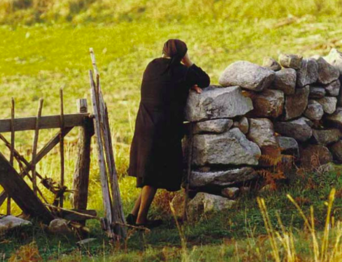 Muller galega en Donu00f3n unha fotografu00eda de Iain Colquhoun no seu libro Galicia Rural