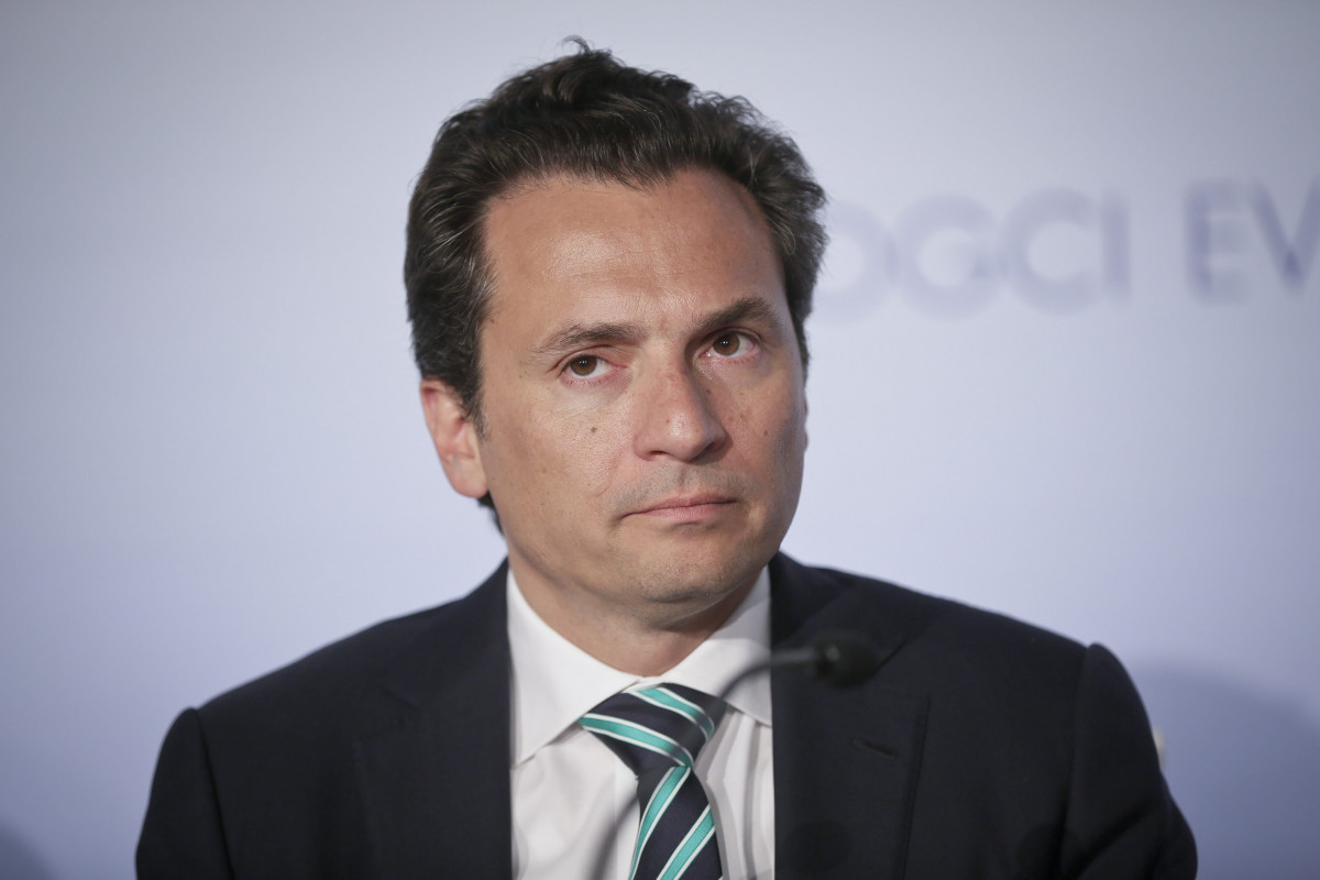 O ex director xeral de Petróleos Mexicanos (Pemex), Emilio Lozoya, durante unha conferencia de prensa en París en 2015