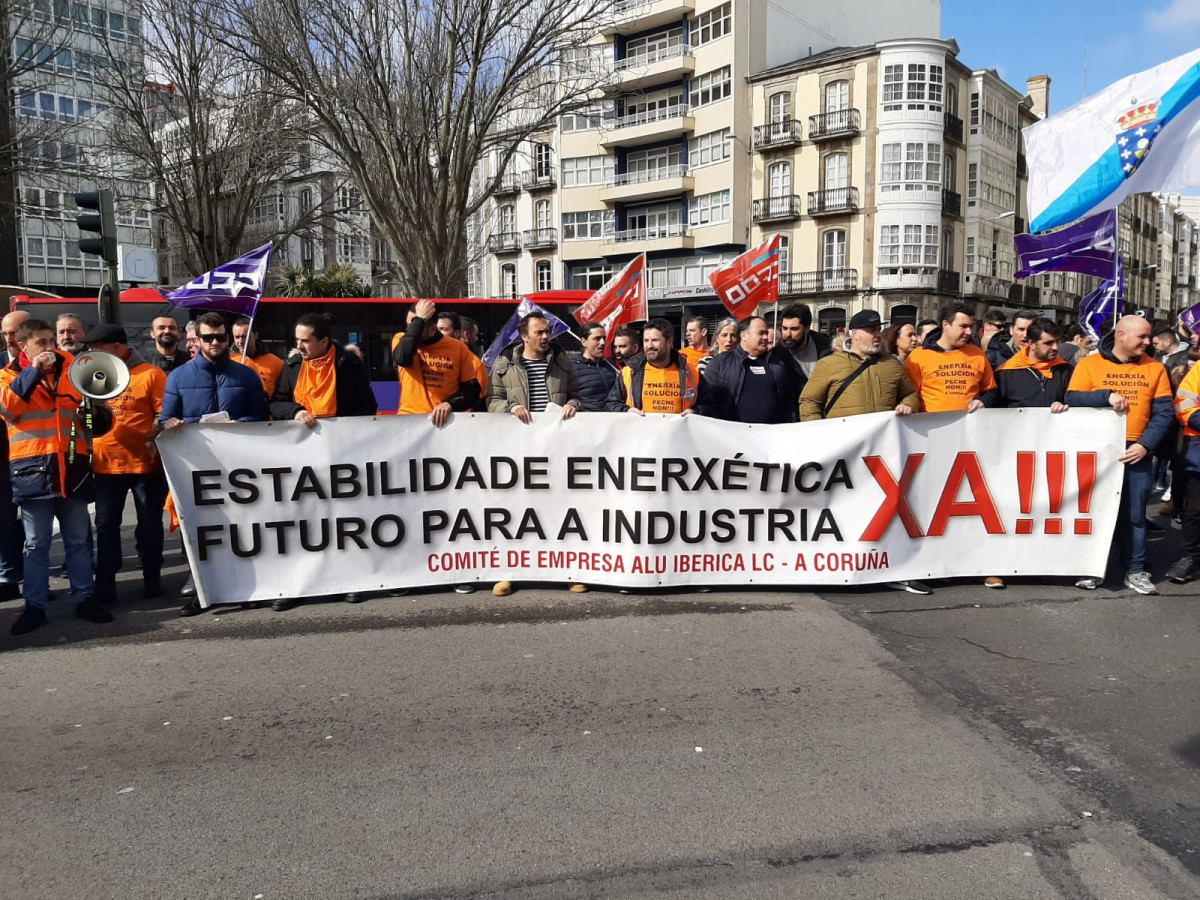 Concentración de traballadores de Alu Ibérica LC en demanda de prezos competitivos para a industria electrointensiva