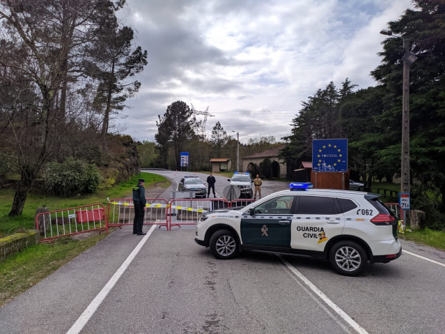 Control da Garda Civil na provincia de Ourense con motivo do estado de alarma.