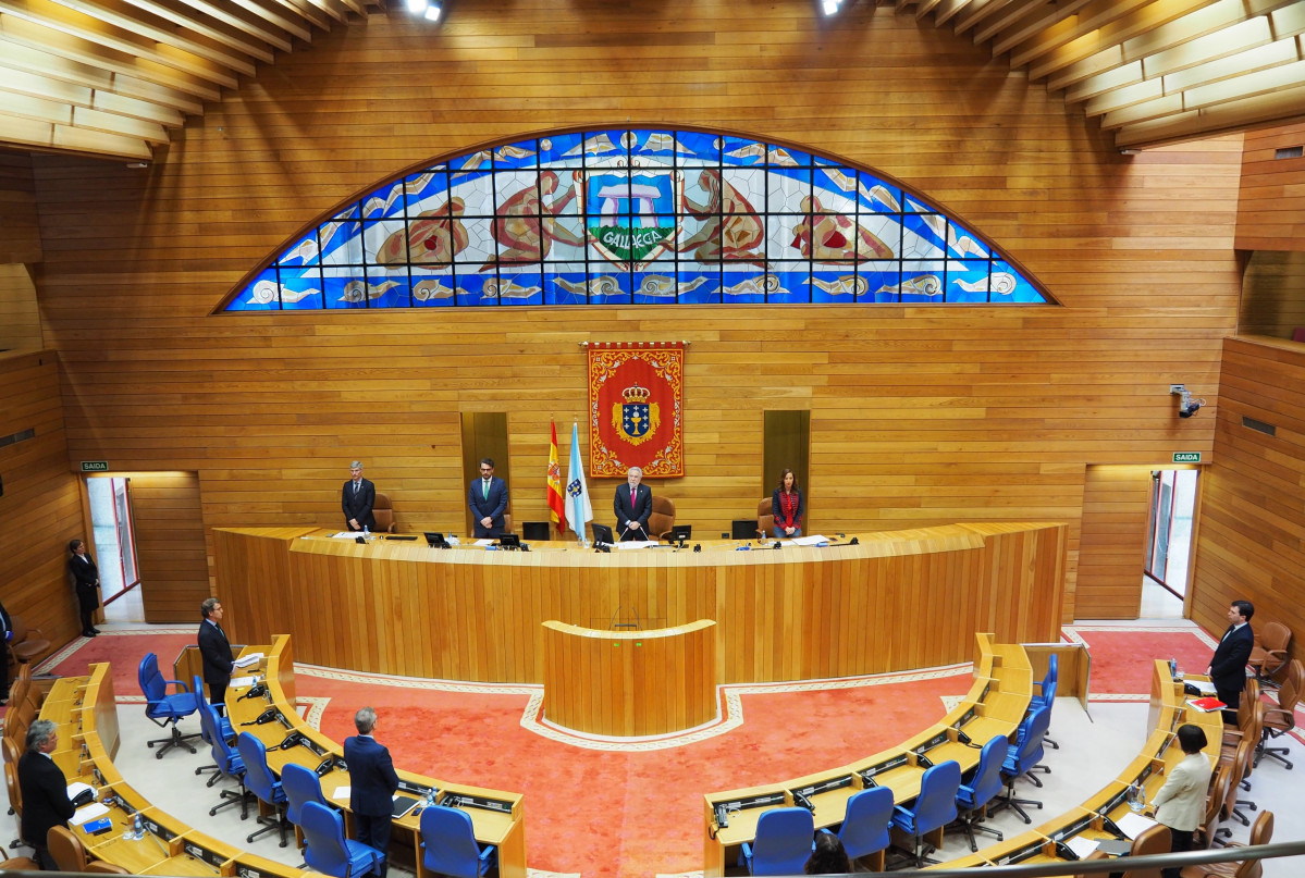 Minuto de silencio polos falecidos polo coronavirus na Deputaciu00f3n Permanente do Parlamento de Galicia