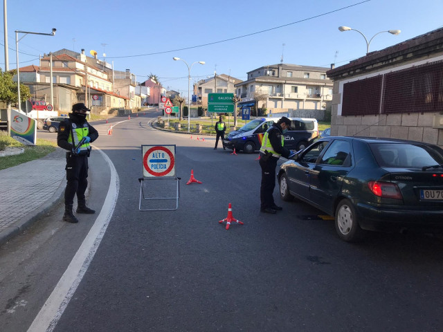Control da Policía Nacional en Ourense para evitar saídas durante o estado de alarma.