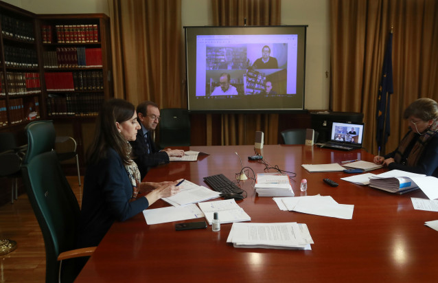 Videoconferencia entre a conselleira de Educación, Carmen Pomar, e os reitores das universidades galegas.