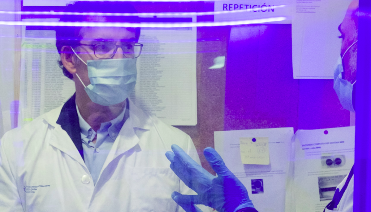 Feijoo nas instalacións de Vigo onde o SERGAS fai os test PCR do coronavirus