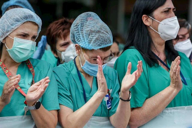 Enfermeiras aplauso protestas medicos