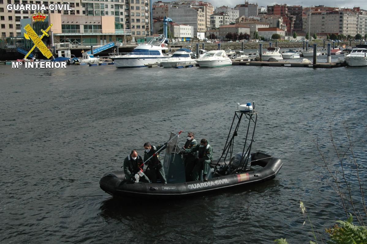 A Garda Civil investiga unha mortaldade de peixes no Río Lérez en Pontevedra.