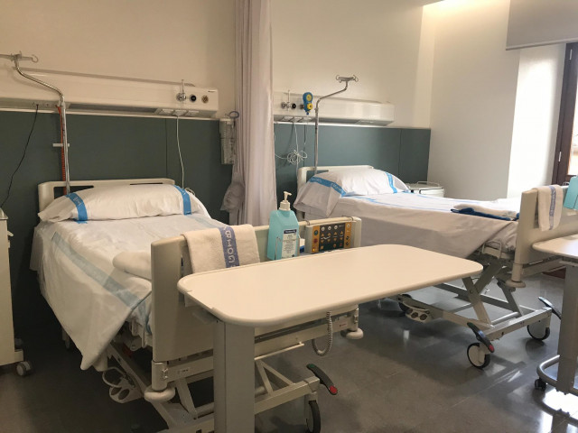 Imaxe de recurso de cama dun hospital.