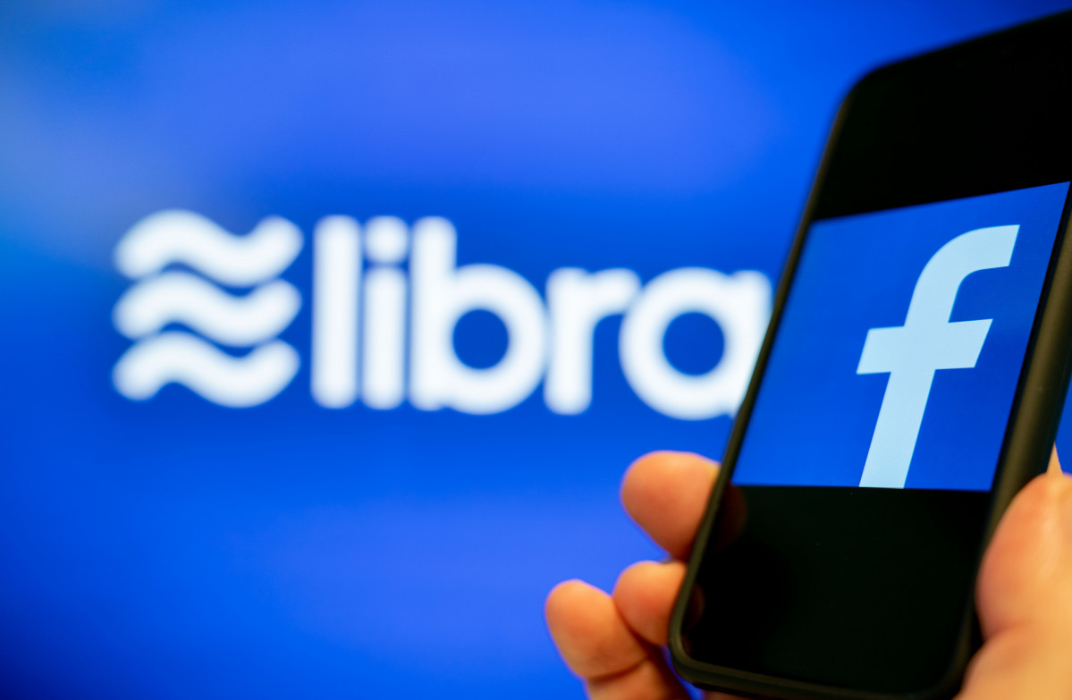 FILED - 27 June 2019, Berlin: An illustration picture shows the logos of the Internet company Facebook (R) and the global dixital currency Libra. Photo: Kay Nietfeld/dpa