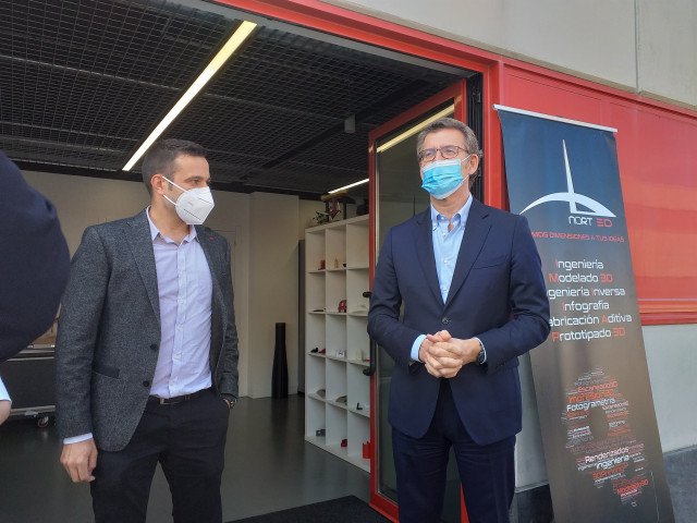 O presidente da Xunta, Alberto Núñez Feijóo, nunha visita á empresa Nort3D, no parque industrial de Porto do Molle, en Nigrán (Pontevedra)