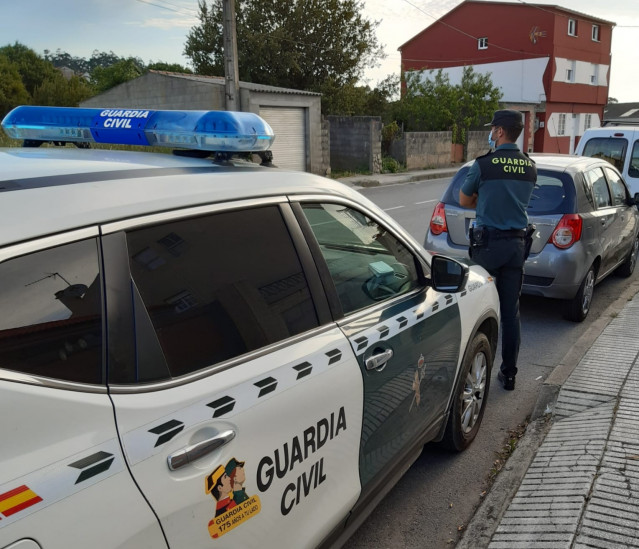Detida unha octoxenaria por raiar case unha vintena de vehículos no Grove (Pontevedra).