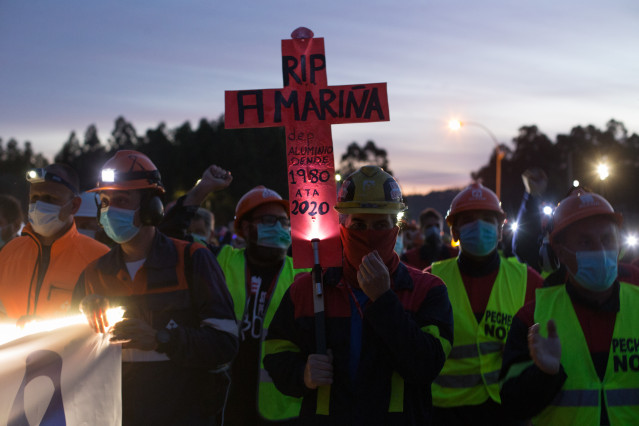 Marcha nocturna dos traballadores da fábrica de Alcoa en San Cibrao desde a planta ata o pobo, en San Cibrao (Lugo/Galicia/España) ao 20 de xuño de 2020.