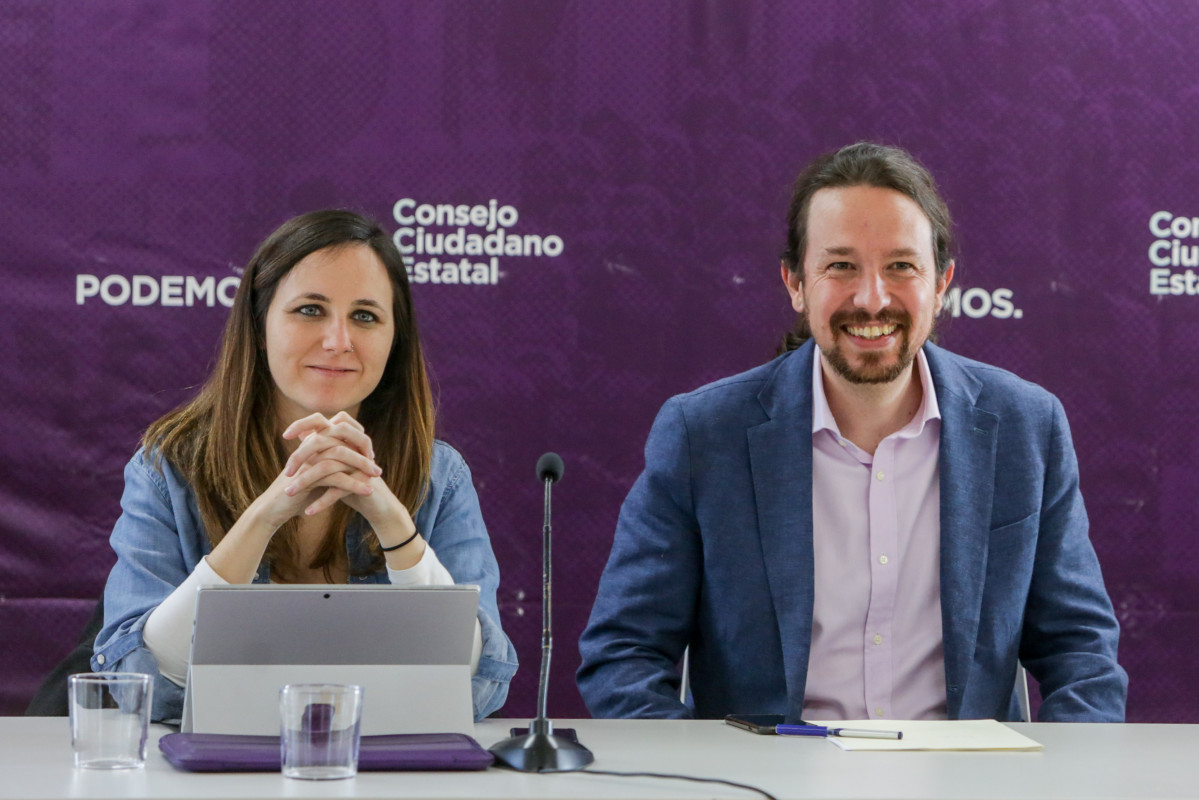 O secretario xeral de Podemos e vicepresidente de Dereitos Sociais e Axenda 2030 do Goberno, Pablo Iglesias, e a portavoz adxunta de Unidas Podemos no Congreso, Ione Belarra, durante a reun