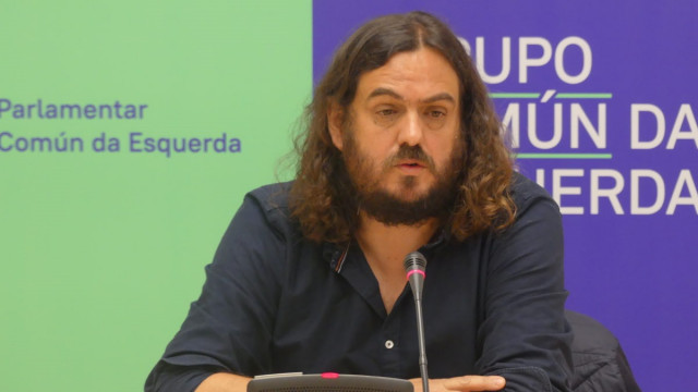 O portavoz do Grupo Común dá Esquerda, Antón Sánchez, en rolda de prensa