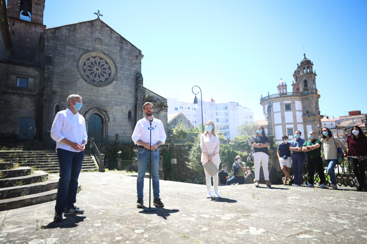 O presidente do PP, Pablo Casado, realiza unha intervención fronte á antiga delegación de Facenda, nos Xardins de Casto Sampedro, en Pontevedra (Galicia/España) ao 4 de xullo de 2020.