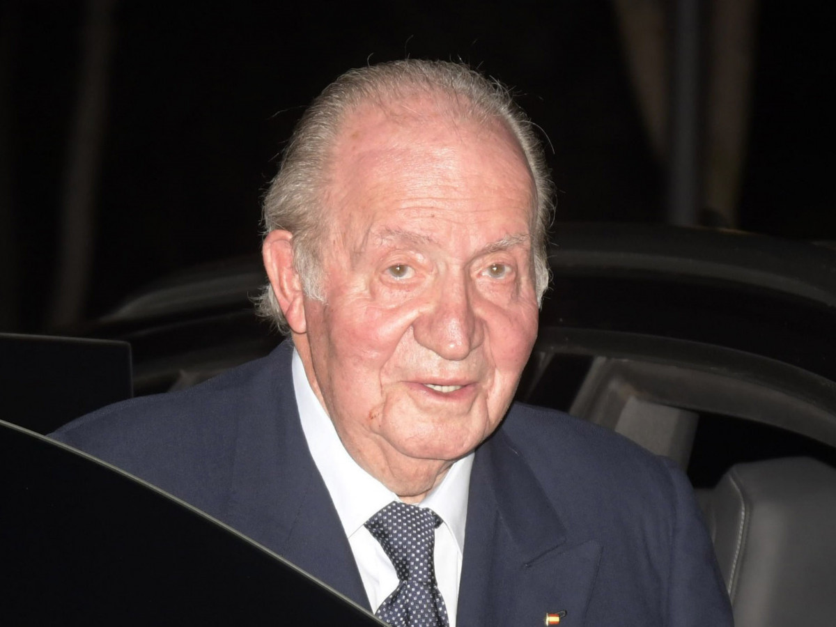 O Rey Juan Carlos, tras acudir ao tanatorio de Plácido Arango