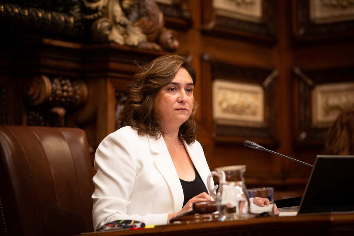 A alcaldesa de Barcelona, Ada Colau, durante a primeira sesión plenaria do Consello Municipal do Concello de Barcelona, en Barcelona, Catalunya (España), ao 26 de xuño de 2020 (arquivo).