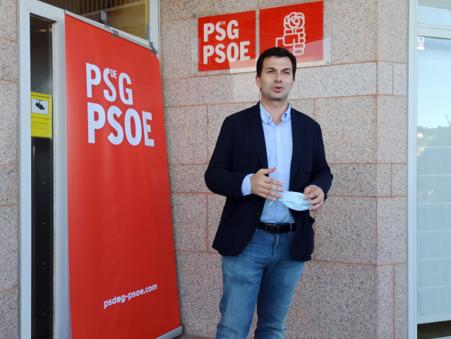 O secretario xeral do PSdeG, Gonzalo Caballero, na sede do partido en Santiago